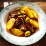 Bœuf mijoté aux pommes de terre et aux olives